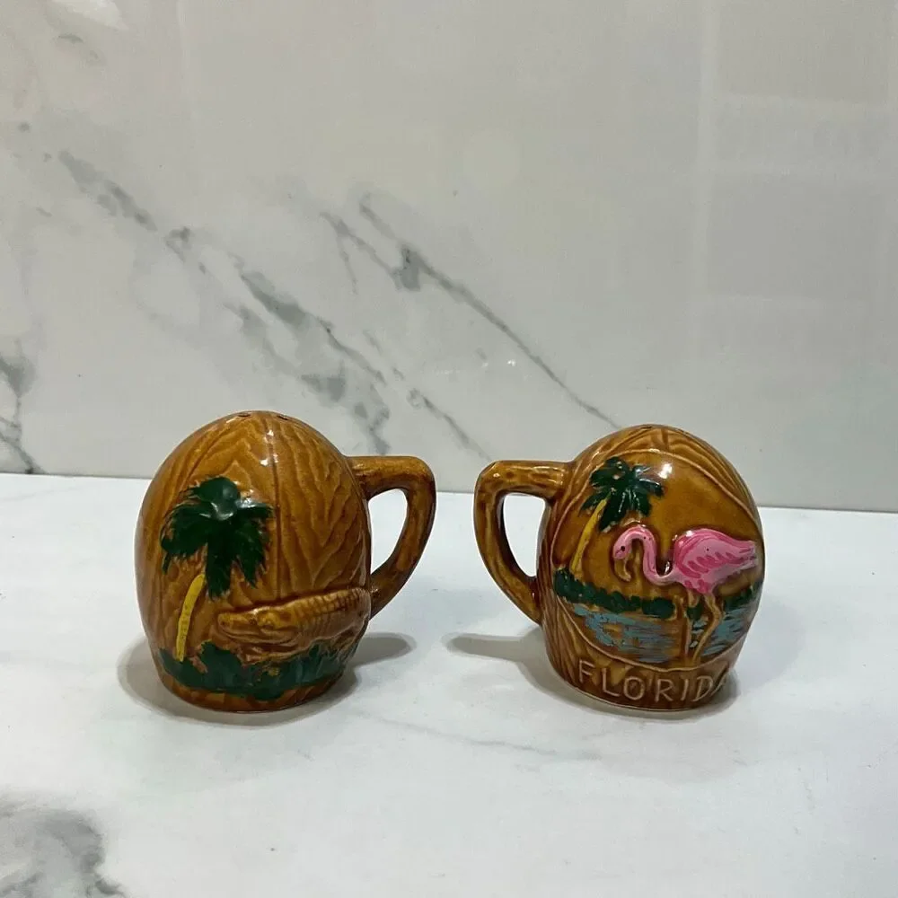 VINTAGE FLORIDA Salt And Pepper Shakers